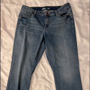OLD NAVY size 10 long light rinse mid-rise Power Slim Straight jeans. EUC
